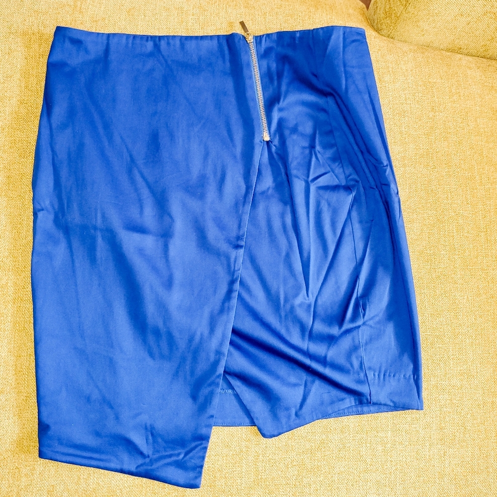 ⚡🎉 Host Pick⚡🎉 NWT: Kardashian Kollection skirt